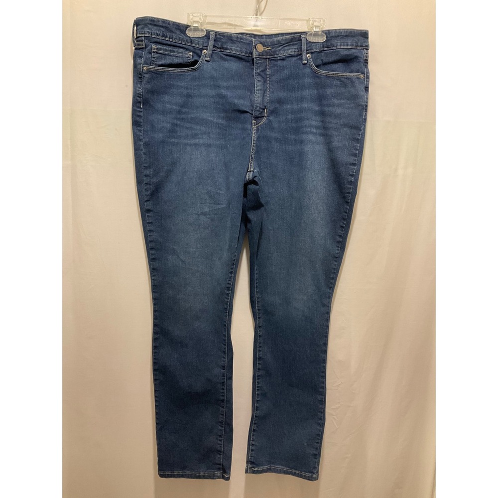 Signature by Levi Strauss Gold Label Modern Straight Jeans Medium Wash Blue
